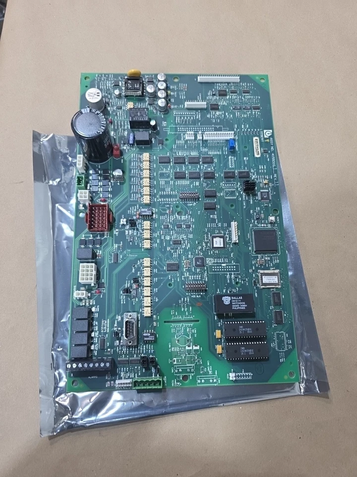 LIEBERT CONTROL BOARD 415931G REV 11 - Image 1 of 4