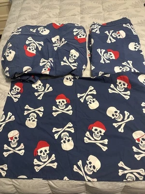 CompanyKids Pirata Calavera y Huesos Plano, Juego de Sábanas Doble Ajustable y Funda de Almohada Azul Marino Foto 1 de 3