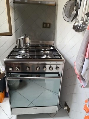 Cucina a gas con forno elettrico - Immagine 1 di 4