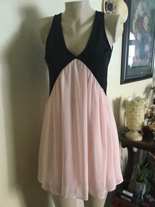 SOLEMIO LOS ANGELES DEEP V NECK SKATER DRESS BLACK PINK NEW SIZE S - Picture 1 of 12