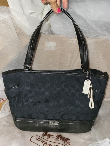 Borsa a mano Coach F23297 Park Signature Carrie nera prezzo al pubblico consigliato $328 00