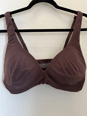 Sujetador de salón inalámbrico rosa, Victoria Secret XL color ciruela, forrado de felpa (10-17) Foto 1 de 4