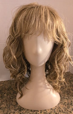Peruca longa Paula Young Mariah A0017 loira dourada encaracolada com boné básico Bangs - Imagem 1 de 4