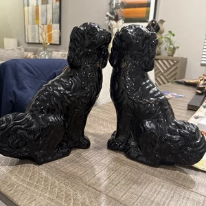 Paar schwarze Staffordshire Spaniel Hundefiguren - Bild 1 von 10
