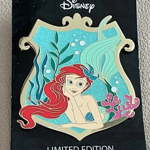 Disney Pink a la Mode Princess Stories Ariel LE 300 Pin Crest Shield A01 - Picture 1 of 2