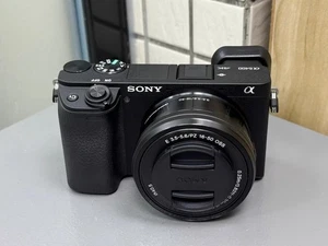 Sony Alpha a6400 24.2MP 4K Spiegellose Wechselkamera mit 16-50mm Objektiv - Bild 1 von 8