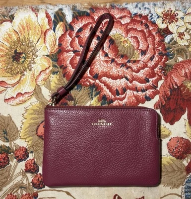 Коуч Маленький угловой Молния Браслет Сиреневый Ягодный Кроссгрейн Кожа F58032 Фиолетовый - Изображение 1 из 4