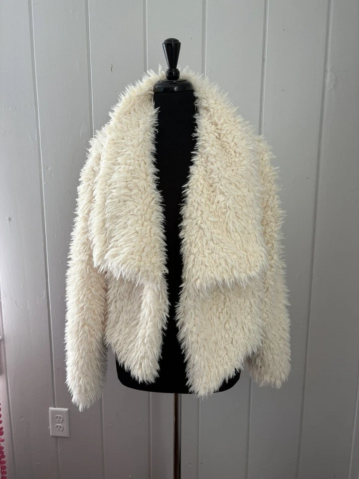 Chaqueta de piel sintética difusa para mujer talla XL Foto 1 de 1