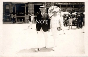 Echt Foto RPPC Sepia getönt. Dapper Mann & Frau Ostende, Belgien 1925 verschickt - Bild 1 von 2
