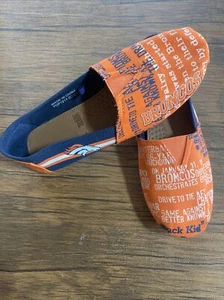 Women's Size Medium/ Slip on DENVER BRONCOS Shoes. Size Medium- Womens 7 or 8 - Picture 1 of 4