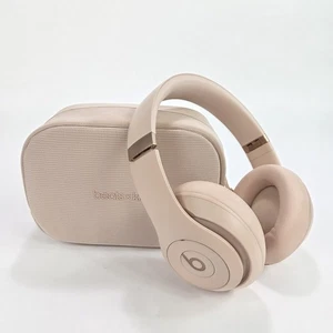 Beats Studio Pro x Kim Kardashian - Auriculares Bluetooth con cancelación de ruido - Luna - Imagen 1 de 13