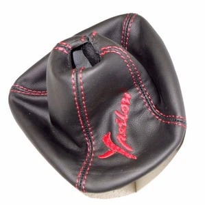 LANCIA YPSILON 312, 846 (Bj. 2011-2019) CUFFIA CAMBIO VERA PELLE RICAMO ROSSO - Imagen 1 de 5