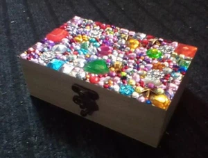 GEM TOPPED ENCRUSTED WOODEN BOX handmade 15x10x5cm Nice gift see pics - Picture 1 of 5