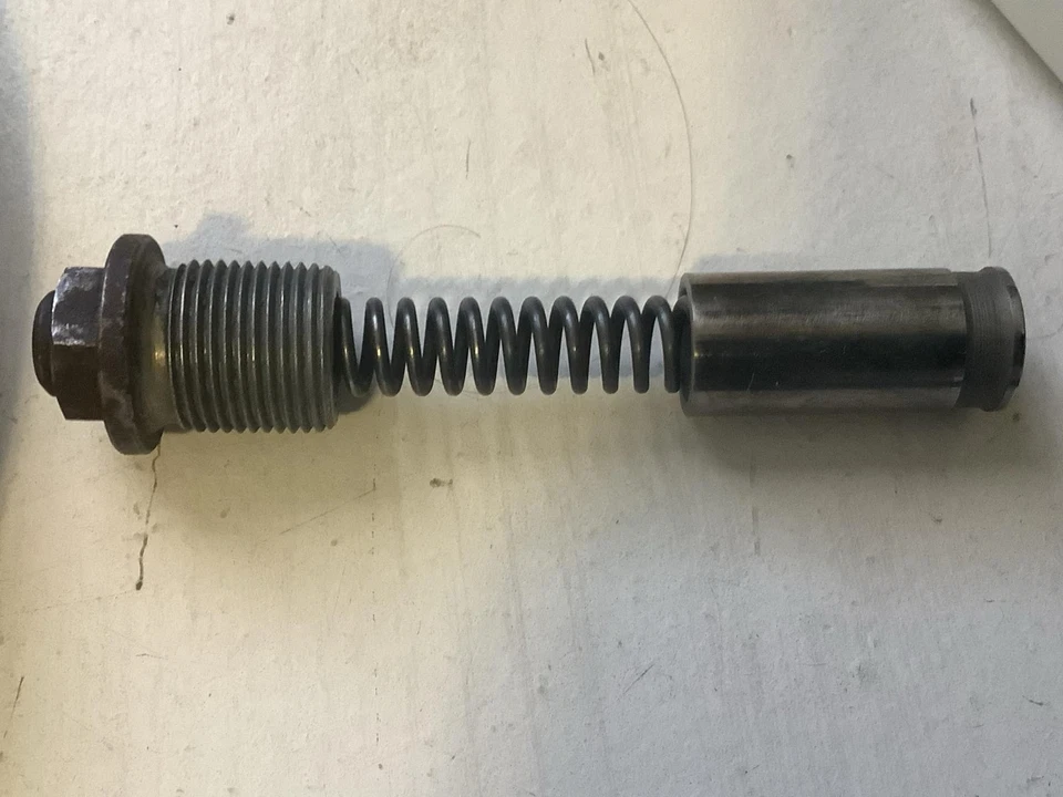 Válvula de liberación de presión de aceite Porsche 944 1983-1986 Foto 1 de 2