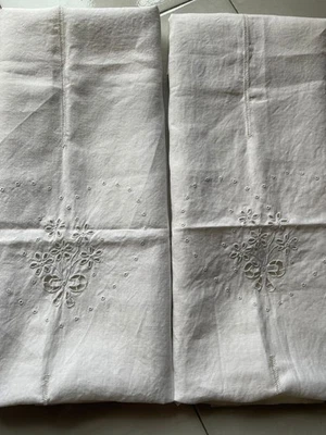 Coppia di antiche tende di puro lino ricamo a mano forma cuore bianche - Immagine 1 di 4