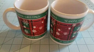 TB Trading Co. - Juego de tazas de café rojas, verdes y blancas "Seasons Greetings" - Usado - Imagen 1 de 9