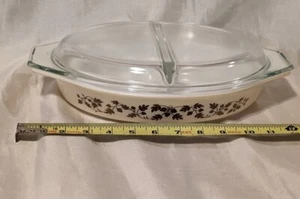 Vintage PYREX Golden Acorn Divided Oval Casserole Dish w/Lid 1 1/2 Quart USA - Picture 1 of 6