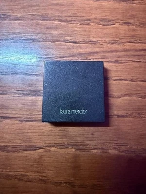 Laura Mercier Matte Radiance Baked Powder -HIGHLIGHT-01 , 0.06oz Travel Size NEW - Image 1 of 3