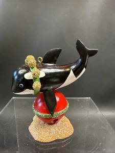 DANBURY MINT BABY ORCA Killer Whale Baby Animals Collection CHRISTMAS ORNAMENT - Picture 1 of 5