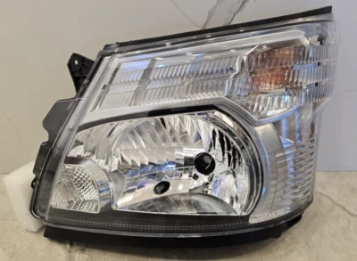 Фара - Hino 155 195 195h 195h DC 300 фары 2012-2020 со стороны водителя (слева) - Изображение 1 из 4