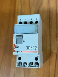 télérupteur  legrand  ref: 04019 ,triphasé tetra tetrapolaire  16A 16AX - Foto 1 di 1