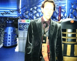 Doctor Who Autograph: MIKE MUNGARVAN (The Curse of Fatal Death) Signed Photo - Picture 1 of 1