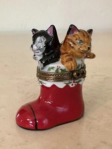 Limoges CHARMART EXCLUSIF Cat Kitten In Christmas Stocking Trinket Box - Picture 1 of 10