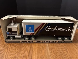 Vintage NYLINT GMC 18-Wheeler Semi - Goodwrench - GM Parts No 911 Z Big Rig NOS - Picture 1 of 19