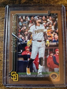 Aggiornamento Topps 2025 Fabulous First Fernando Tatis Jr. Gold 511/2025 #US217 Padres - Foto 1 di 2