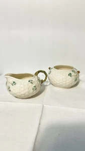 Vintage Belleek Milchkännchen & Zucker Set Korbgeflecht Kleeblätter - Bild 1 von 7