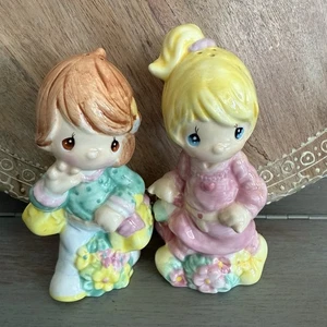 Precious Moments PMI Girlfriends Shopping Trip Kawaii Salt & Pepper Shakers VTG - Picture 1 of 10