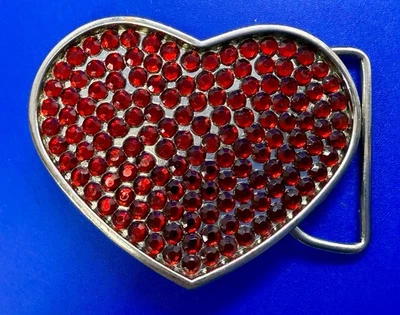 Hebilla de cinturón vintage roja cubierta de diamantes de imitación en forma de corazón para niñas y mujeres Foto 1 de 4