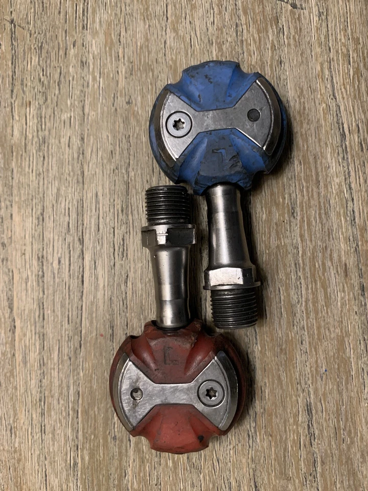 Pedales de bicicleta de carretera Speedplay azul y rojo de acero inoxidable Foto 1 de 1