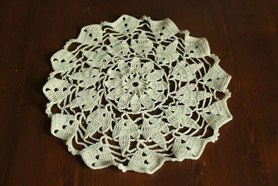rundes Häkeldeckchen hellbeige Handarbeit Deckchen Zierdeckchen Untersetzer - Bild 1 von 4