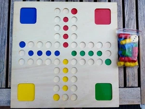 Mensch-ärgere-dich-nicht Spiel aus Holz, 42x42cm - Bild 1 von 1