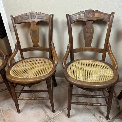 Antiguo juego de 4 sillas de comedor victorianas Eastlake con incrustaciones de madera de burlón Foto 1 de 4