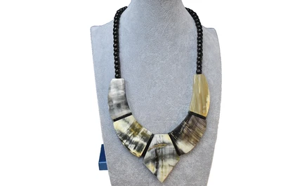 Hermoso Collar Tallado Cuerno de Búfalo Boho Declaración Cierre de Botón 24" Foto 1 de 4