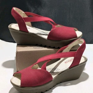 SKECHERS Parallel Piazza Wedge Sandal Women Size 9 Red Perforated Leather 41050 - Picture 1 of 9
