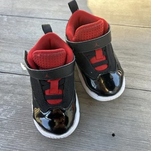 Jordan Max Aura 6C Black/Red/White Toddler Boy's Sneaker FQ8296-006 - Picture 1 of 12