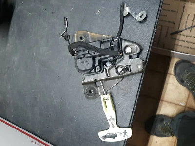 Tampa da plataforma de liberação da trava do porta-malas Dodge Charger 05 06 07 08 09 10 - Imagem 1 de 2