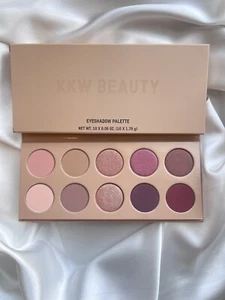 KKW BEAUTY EYESHADOW PALETTE - CLASSIC BLOSSOM BNIB (DISCONTINUED) - Picture 1 of 2