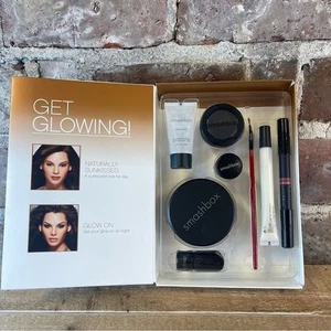 Smashbox “Keep It Glowing #3” Kit 8 Piece Make Up Boxed Set - Picture 1 of 4
