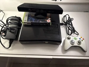 Xbox 360 S Slim Gloss Black With Controller And 2 Games - Picture 1 of 10