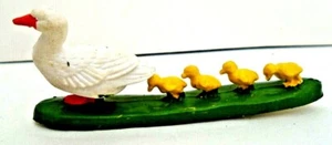 Vintage Britains Hard Plastic Duck & Ducklings No 2246 - Mint Ex Shop Stock. - Picture 1 of 2