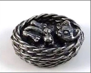 Figurine étain Michel LAUDE: COUCOUCHE PANIER. chat qui dort dans son panier - Imagen 1 de 1