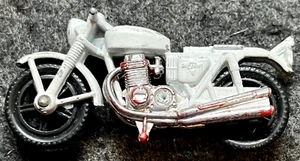 VINTAGE 1977 LESNEY No.33 HONDA 750 WHITE POLICE MOTORCYCLE WITH STAND INTACT - Picture 1 of 4