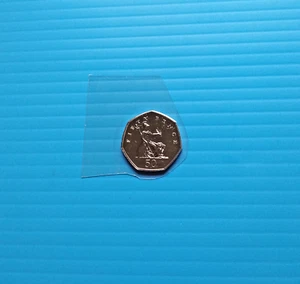 50p Coin. QUEEN ELIZABETH II BRITANNIA FIFTY PENCE COIN 2000. BUNC. - Picture 1 of 2