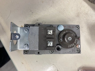 Válvula de gas ITT General Controls # K47RBK45 Foto 1 de 4