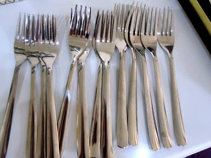 BRAND NEW X 17 STAINLESS STEEL DINNER FORKS....20 CM LONG - Picture 1 of 1