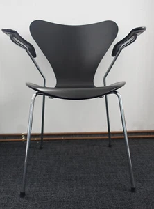 Fritz Hansen Series 7 Armlehnstuhl Lack schwarz - Bild 1 von 9